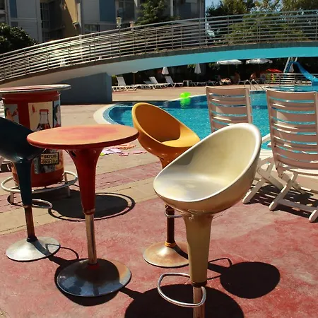 Aparthotel Elit 2 דירה *