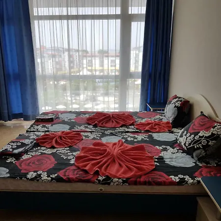 Aparthotel Elit 2 דירה *